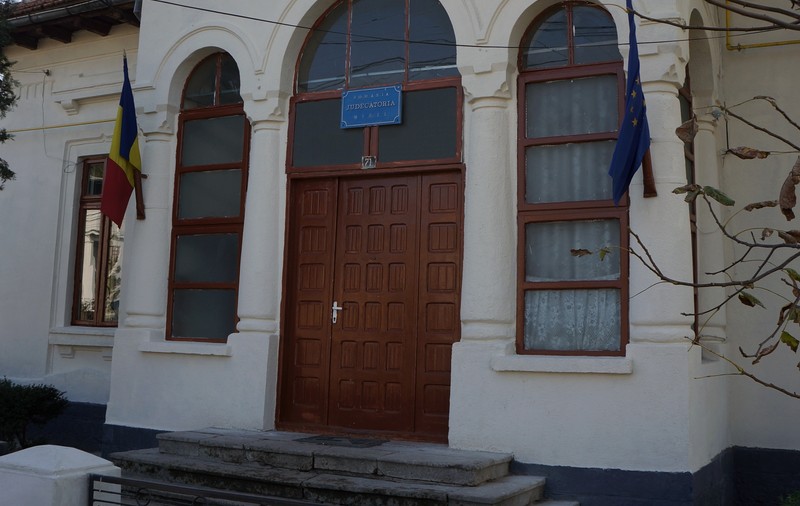 Dosarul incendiului de la Ferma Dacilor se judecă la cea mai controversată instanță din Prahova, din arhiva căreia s-au furat probe cu sacii