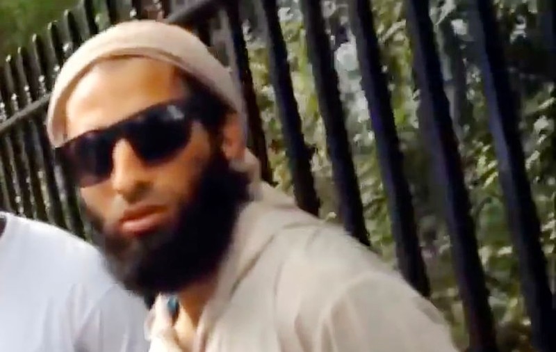 Gest șocant al unui terorist de la London Bridge. Și-a sters de barbă cuțitul plin de sânge, după atac