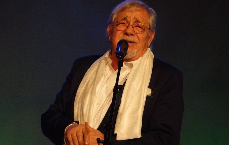 Solistul Sergiu Cioiu, marea vedetă a muzicii anilor ’60-’70, s-a reîntors acasă, după 35 de ani