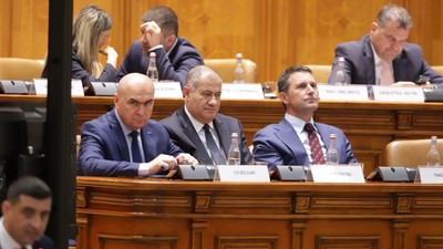 Ilie Bolojan cu Marian Neacsu si Tanczos Barna FOTO Dumitru Angelescu