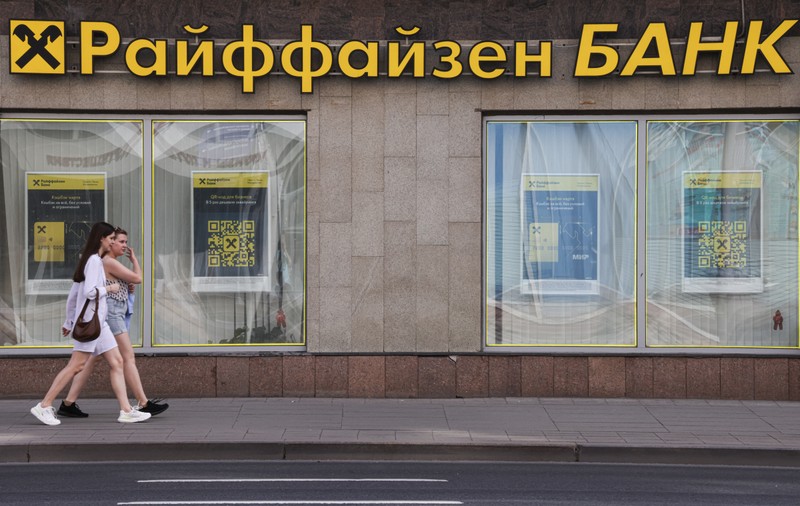 Raiffeisen Bank a trimis în Rusia 10 miliarde de dolari înainte de startul invaziei în Ucraina