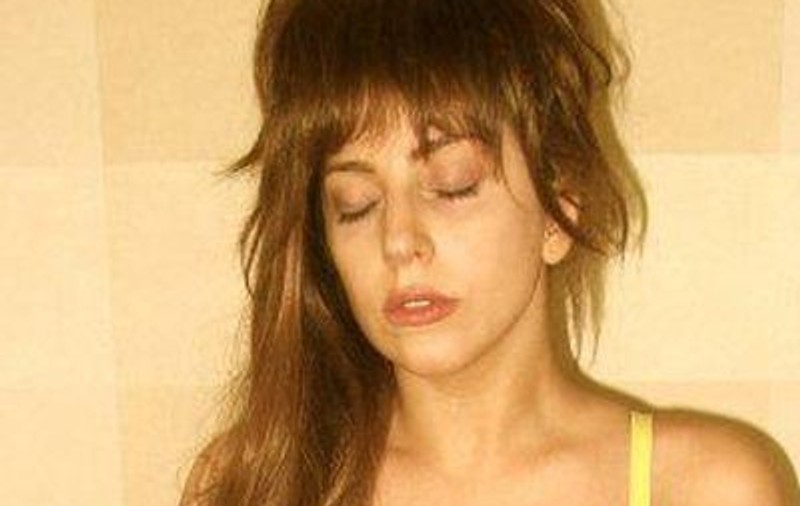 Lady Gaga, în CHILOȚI și SUTIEN pe FACEBOOK, a dezvăluit POVARA SECRETĂ pe care o duce de la 15 ani!