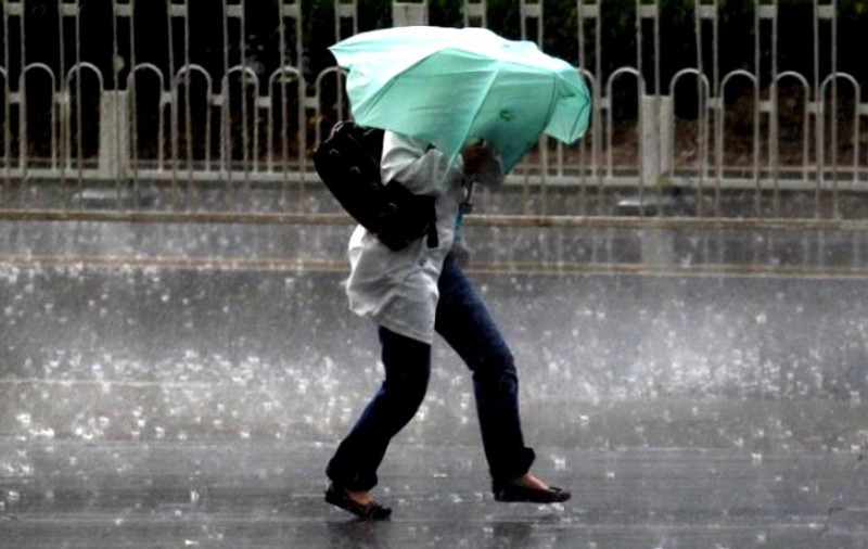 UPDATE | Localități din Timiș și Hunedoara, lovite de ploi torențiale. Meteorologii au emis cod roșu