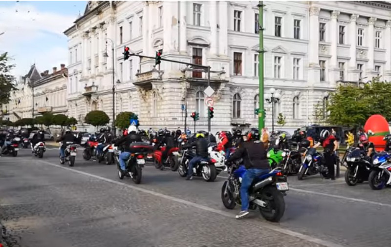 VIDEO | Marş al motocicliştilor din Arad pentru susţinerea campaniei de vaccinare anti-COVID-19