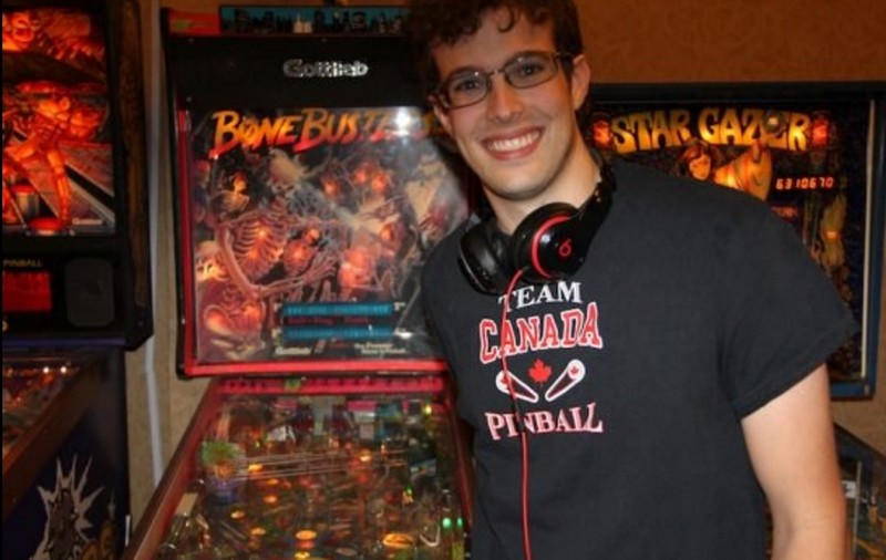 Un tânăr autist este campion mondial la pinball. Cum l-a ajutat boala să facă performanță