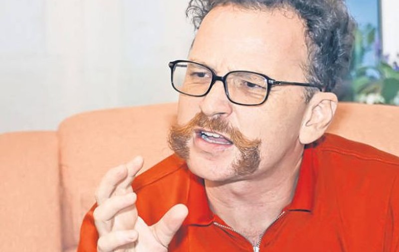 Cum arăta în tinerețe și cum arată acum Ovidiu Cuncea, fostul partener al lui Dan Negru de la "Ciao Darwin". Nu-l recunoști