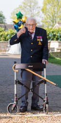 Căpitanul Tom Moore împlinește 100 de ani joi, 30 aprilie