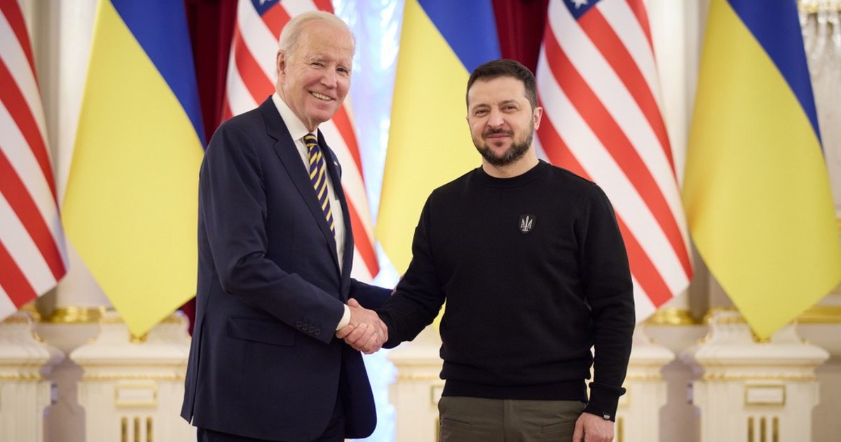 20 aprilie 2023: Joe Biden (stânga), primit la Kiev de către Volodimir Zelenski Foto: Hepta