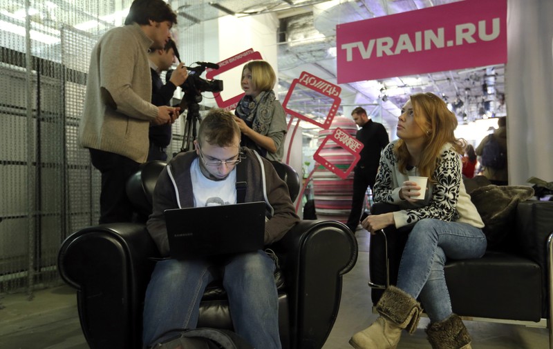 Postul TV independent Dozhd își va relua emisia din străinătate și își propune să treacă de „cortina de fier mediatică” din Rusia