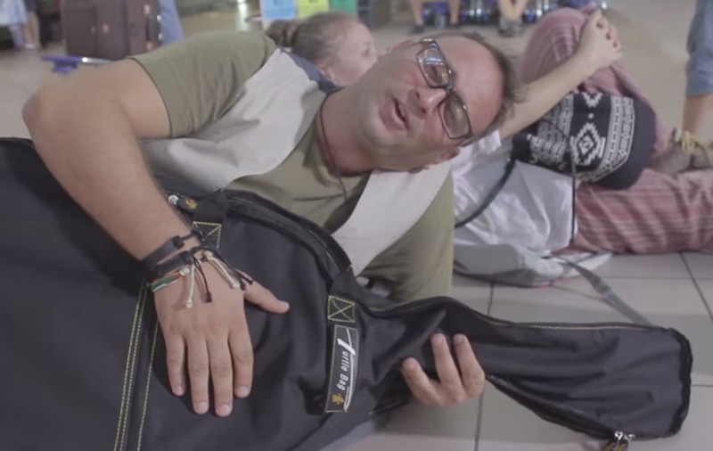 Adrian Văncică, alias Celentano, din Las Fierbinți, cântăreț în aeroportul din New York