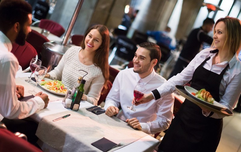 La un restaurant din Austria clienții plătesc o taxă „ascunsă” de 20 de euro pentru scaunele goale