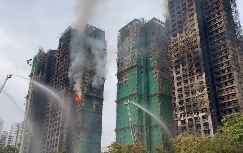 De ce se folosește bambus la schele în Hong Kong? Explicațiile unui expert în construcții după incendiul devastator din Tai Po