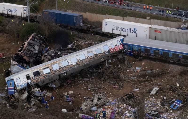 Noi acuzații la adresa șefului gării din Larissa, după accidentul feroviar din Grecia: „Au fost multe seri festive, făceau petreceri cu muzică și cu țigări”