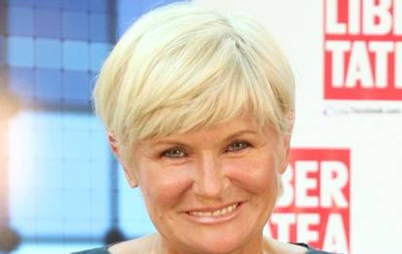 Monica Tatoiu, DUPĂ UN SFERT DE VEAC, DIN NOU LA ALTAR. A înlocuit ROCHIA DIN PERDELE DE PAŞCANI