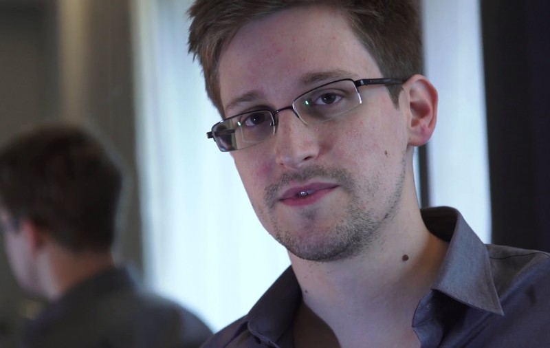 Denunțătorul Edward Snowden, atac dur la giganții internetului: Google, Amazon și Facebook, modelul lor de afaceri este abuzul