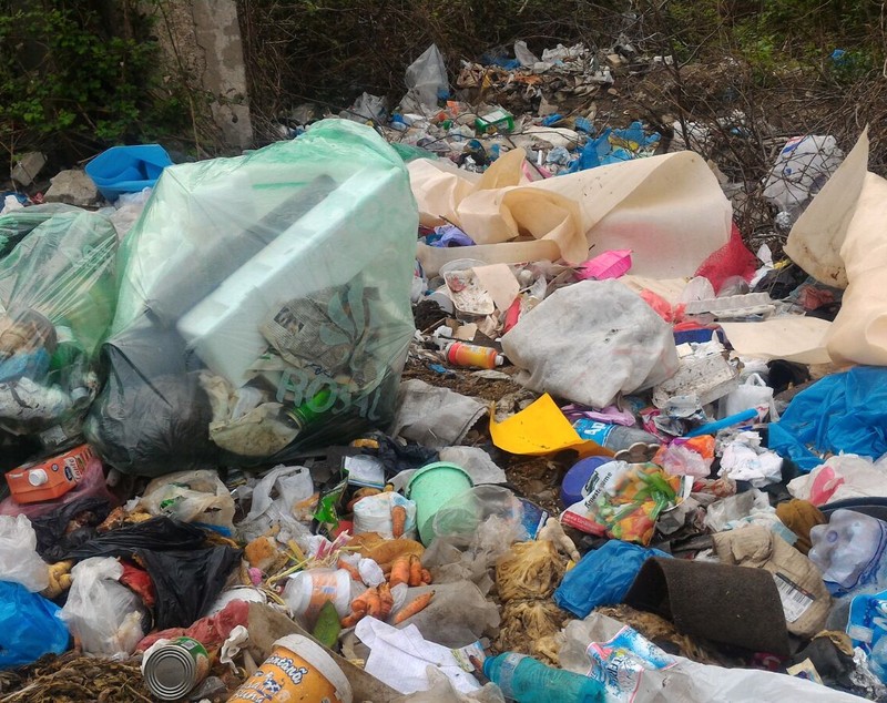 REPORTAJ: Ploiești, un oraș, două lumi total diferite: Viața în lux și viața printre gunoaie în urbea lui Caragiale/ VIDEO&FOTO