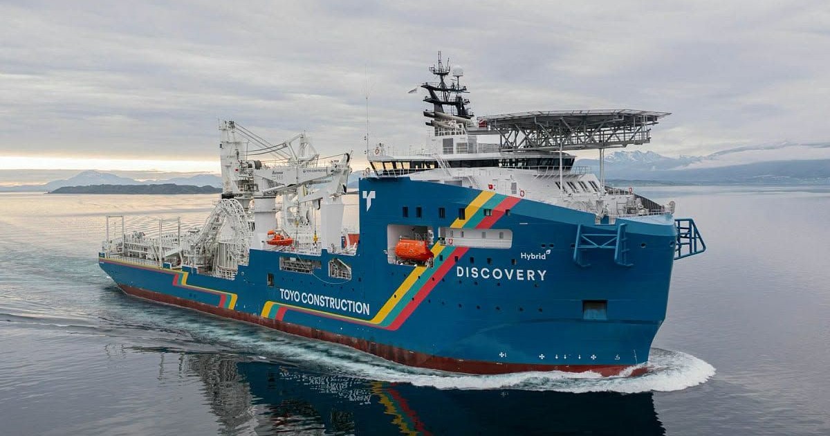 Nava „Discovery” în drum spre Japonia