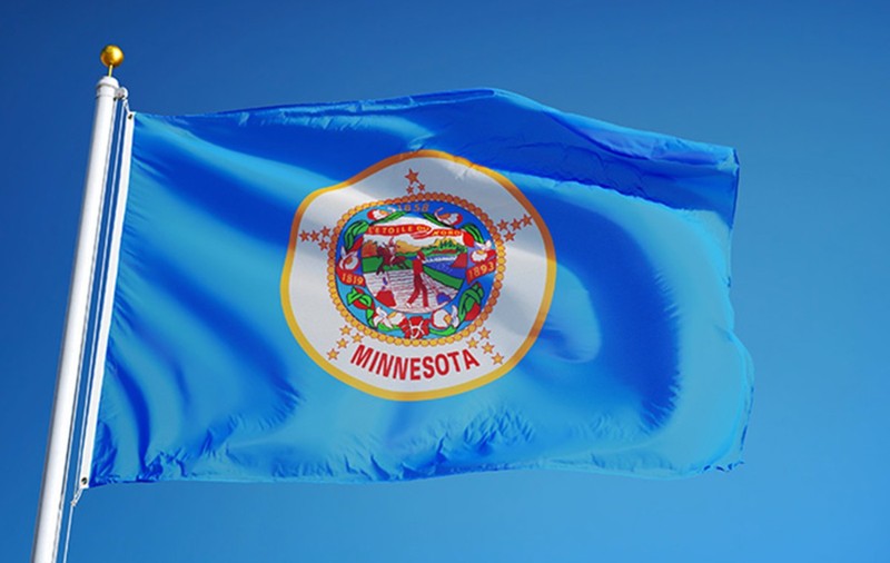 Statul american Minnesota își schimbă steagul vechi de aproape 70 de ani. Fostul steag, considerat o „harababură genocidară”