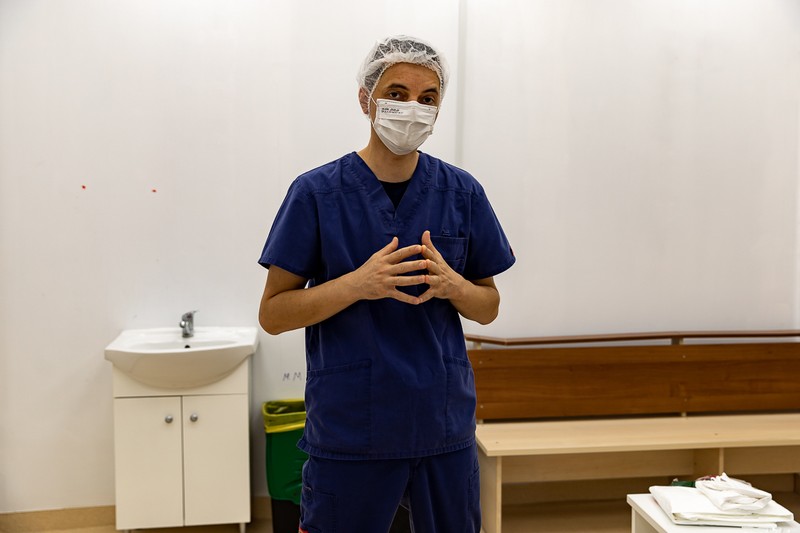 Medicul Dragoş Zaharia a ales să lucreze în secţia COVID-19