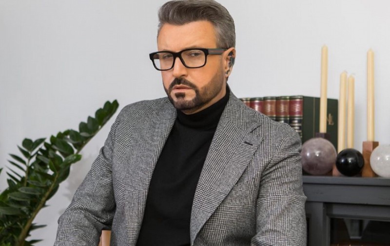Cătălin Botezatu a plecat în vacanță, la o lună de când a fost operat. Cum arată acum