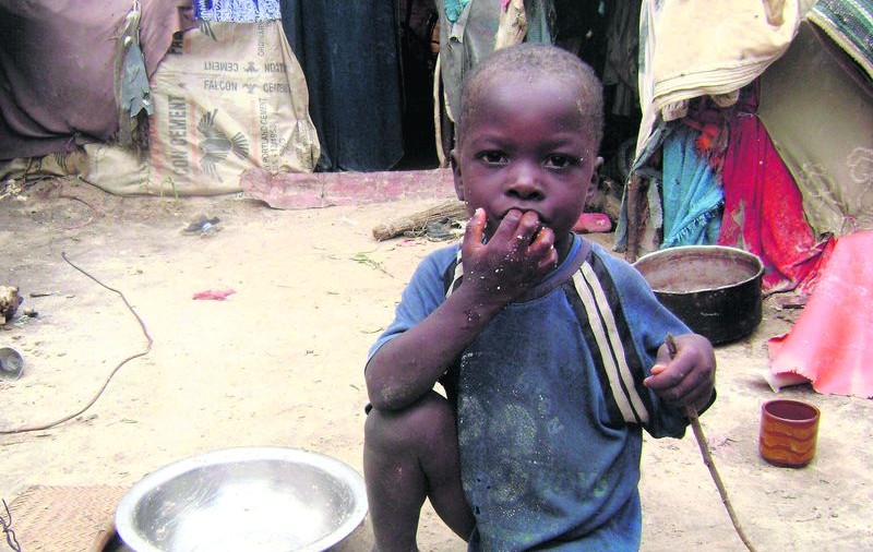 În Africa se moare de foame...iar în România se aruncă mâncarea!