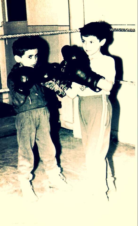 Mihai Leu ( dreapta) a pus mănuşile de box în mâini la 12 ani. foto: Facebook.com