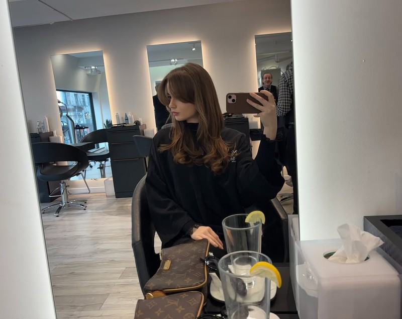 Cum arată Irina Columbeanu după ultima schimbare de look. Imagini noi cu fiica Monicăi Gabor și a lui Irinel