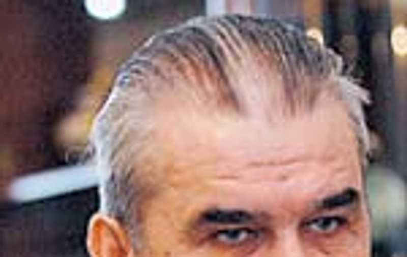 Senatorii si-au luat liber pentru a face campanie