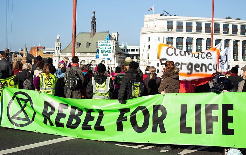 Gruparea ecologistă Extinction Rebellion amână blocarea cu dronele a aeroportului Heathrow