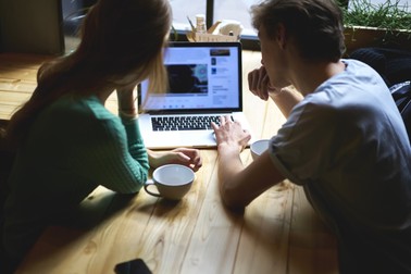 UNECE spune că persoana de referință nu ar trebui să fie cel mai în vârstă membru, ci cineva din generația de mijloc pentru a stabili mai ușor relațiile de familie. Foto: Shutterstock