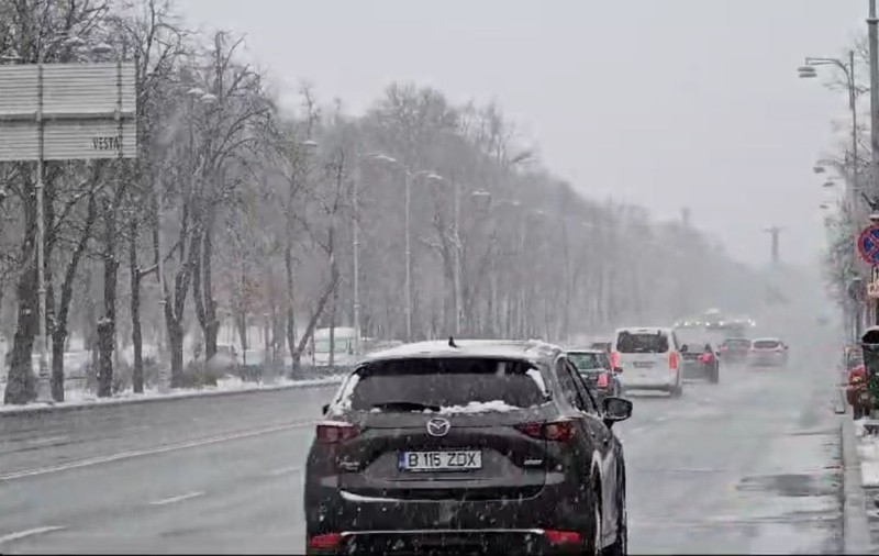 Brigada Rutieră le spune șoferilor cum să circule după ce a nins: „Să evite pe cât posibil frânarea, schimbarea bruscă a direcției de mers și depășirile”