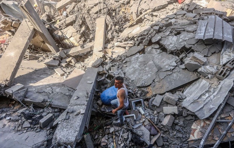 Război Israel-Hamas, ziua 29: Israelul anunță că a terminat de încercuit orașul Gaza. Hamas spune că peste 60 de ostatici au dispărut în urma unui atac aerian israelian