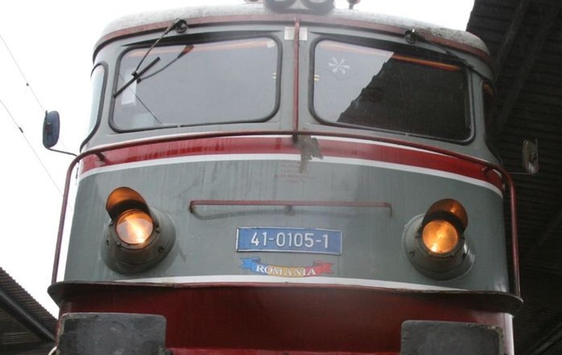 Un bărbat a fost spulberat de tren
