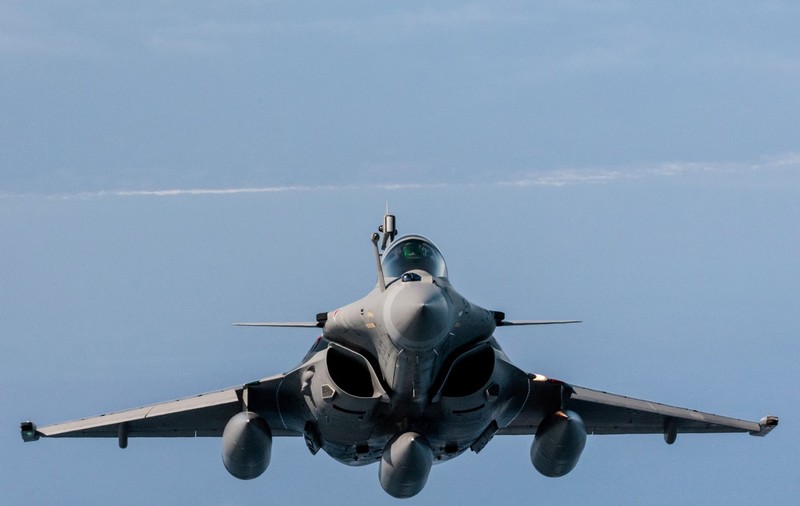 Două avioane militare s-au ciocnit în zbor în estul Franţei: un instructor și un elev pilot sunt dați dispăruți