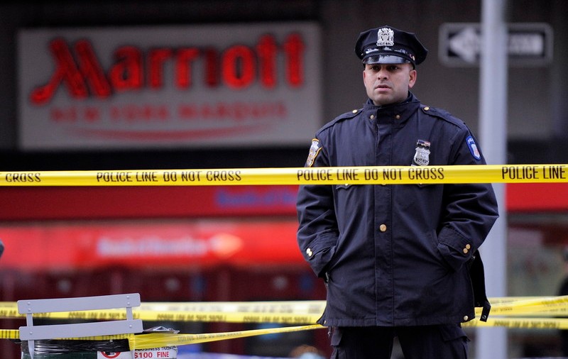 O femeie a murit după ce a fost lovită de tencuiala căzută de pe o clădire din apropiere de Times Square