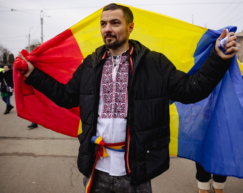 Ziua Unirii în imagini la Iași: câteva mii de oameni s-au bucurat de „sârba moldovenilor” și au fluierat puținii politicieni prezenți | Fotoreportaj