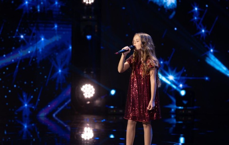Rebeca Rizea, fetița de la „Românii au talent” despre care Pavel Bartoș a spus că are vocea Mădălinei Manole: „Cântă unu la unu și are doar 8 ani”