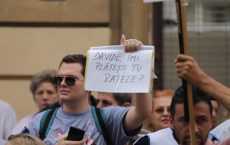 Sindicatele din Educaţie strâng semnături pentru abrogarea unor măsuri din Legea Bolojan
