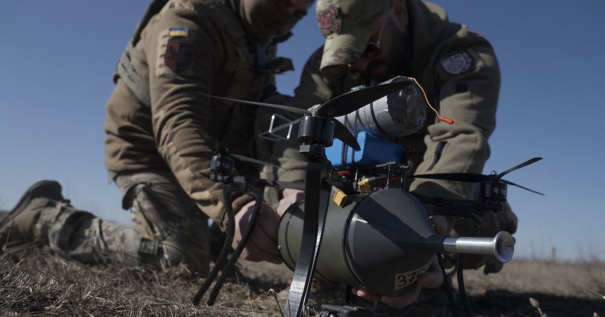 Soldați ucraineni din Brigada 93 pregătesc lansarea unei drone. Imagine cu caracter ilustrativ Foto: Profimedia