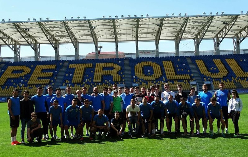 Petrolul Ploiești și Școala Altfel. ”Lupii” i-au primit pe ”Ilie Oană” pe elevii de la Liceul ”Victor Slăvescu” | FOTO