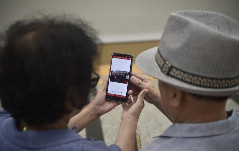 Telefoanele fără Wi-Fi, cu acces la internet doar cu aprobarea guvernului. Te cenzurează și dacă vrei să scrii „prieten”: cum arată smartphone-urile din Coreea de Nord
