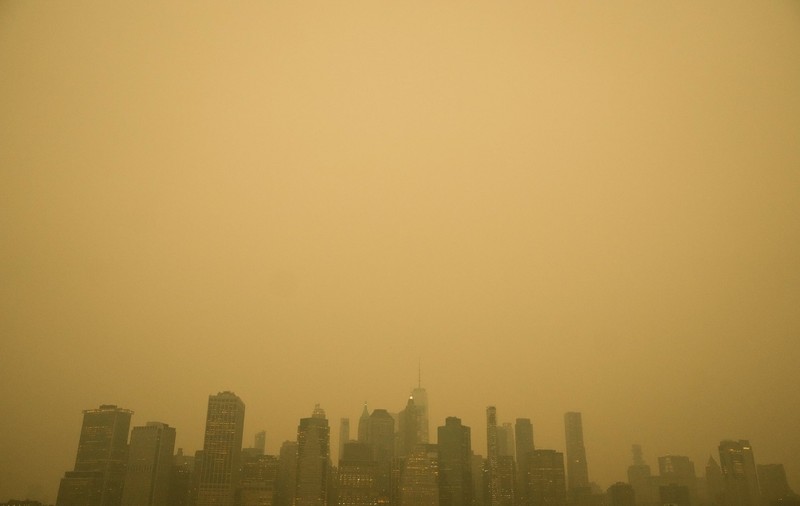 Fumul degajat de incendiile de vegetație din Canada ridică probleme de sănătate publică în New York