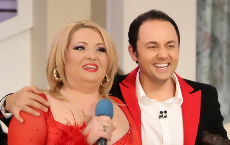 Viorica din Clejani poartă de Sf. Valentin o rochie din carne ca a lui Gaga 