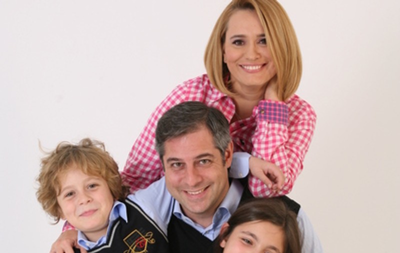 Andreea Esca va petrece de două ori Paştele! La vopsitul ouălelor o va ajuta fiica ei!