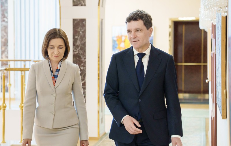 Tot înainte, bravi conducători!