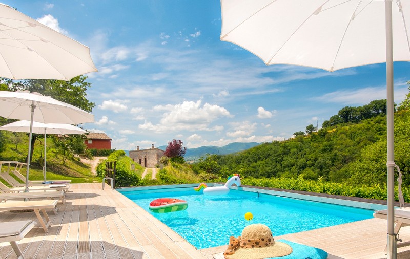 Copil de 12 ani, în stare gravă după ce a fost aspirat de gura de scurgere a unei piscine în Italia