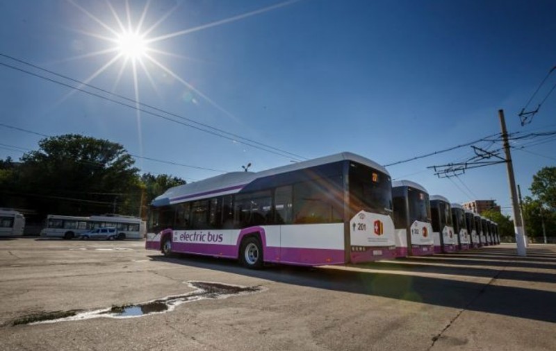 Primele autobuze electrice din România circulă în Cluj. Un „plin” ar costa 200 de lei