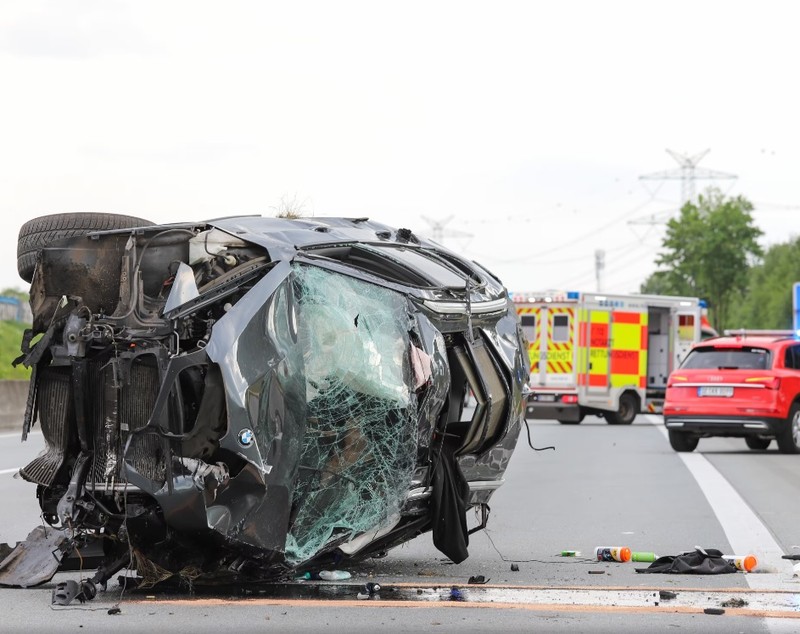 Cum arată un SUV BMW, după ce i-a explodat o roată la 240 km/h
