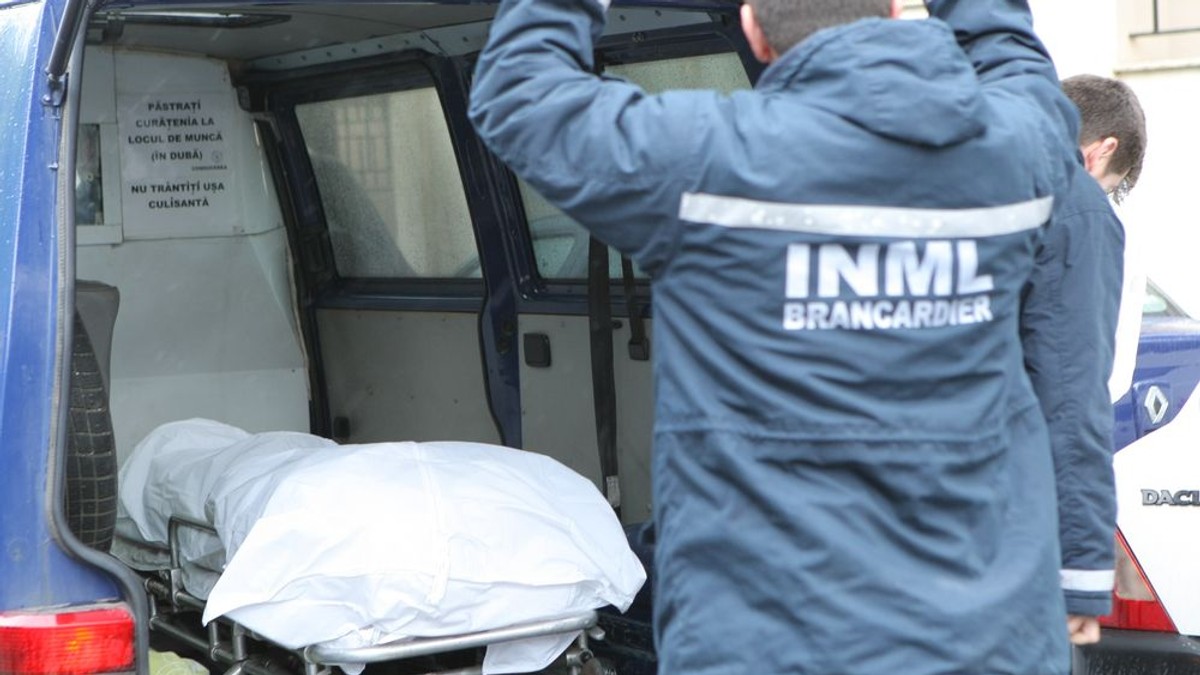 Bărbat găsit mort într-un parc din Capitală