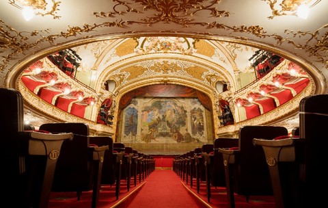 Un actor de la Teatrul Național din Iași a ajuns la spital după ce tavanul fals a căzut peste el în timpul spectacolului